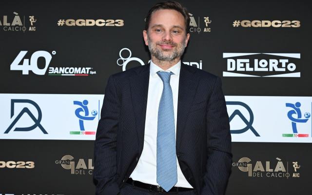 开云体育下载-【深度】跟随哈佛商学院案例，解码红鸟时代AC米兰