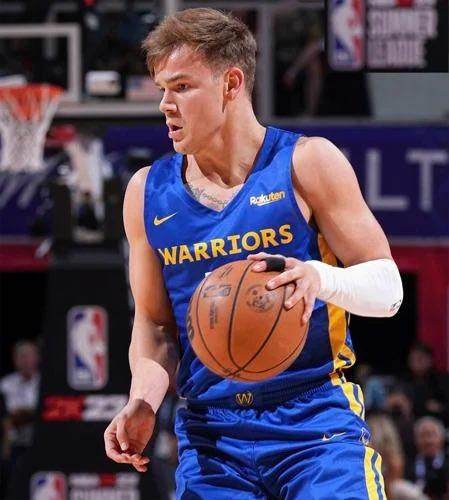 1658135030502084202.jpg FX6VBuJVQAAGVLl.jpg