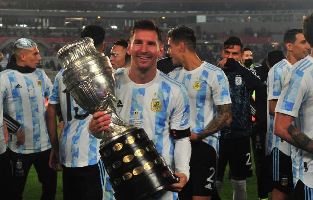 开云体育APP-美洲杯夺冠纪念赛变超越贝利赛，梅西边哭边快乐